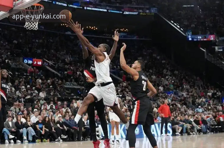 NBA赛场伤病管理与赛后调整：伦纳德手腕伤势vs开拓者失利深度对比